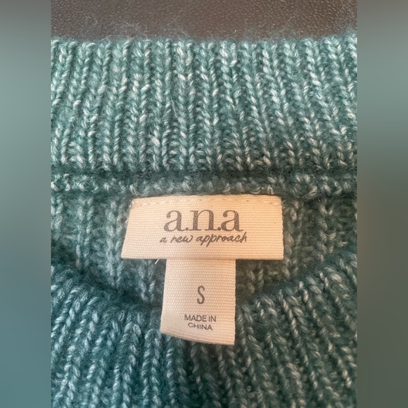 a.n.a. Women’s Crew Neck Knit Sweater Ballon Sleeves Green S. New w tag. - Picture 7 of 9